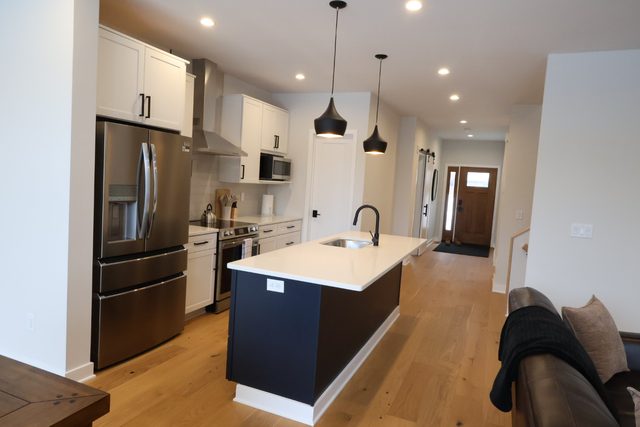 Walk to Lake George Village- Modern Condo