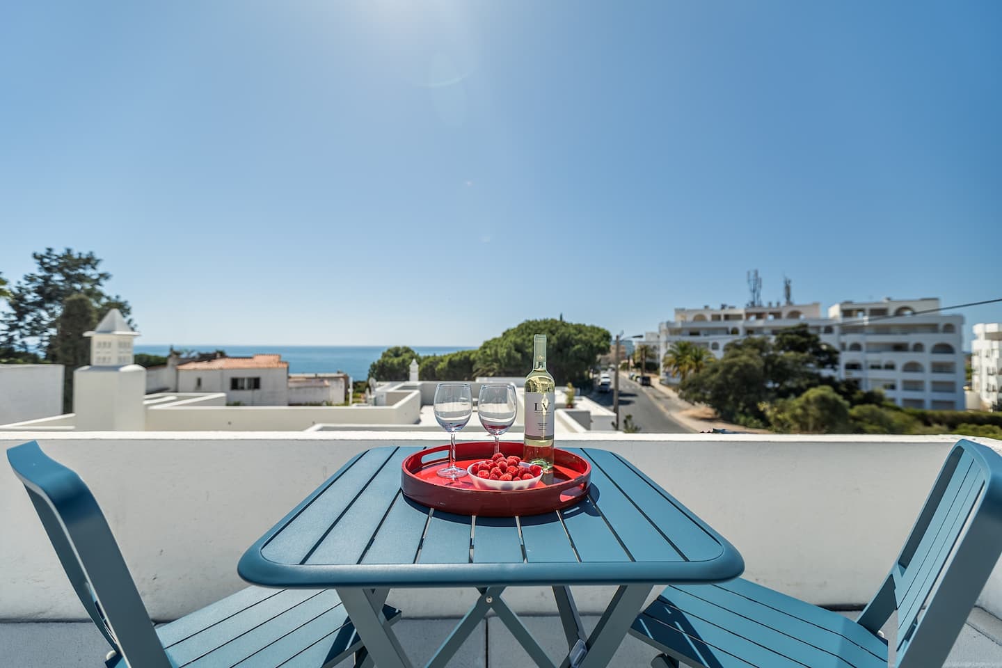 Sea Bliss: Your Seaside Retreat in Alporchinhos