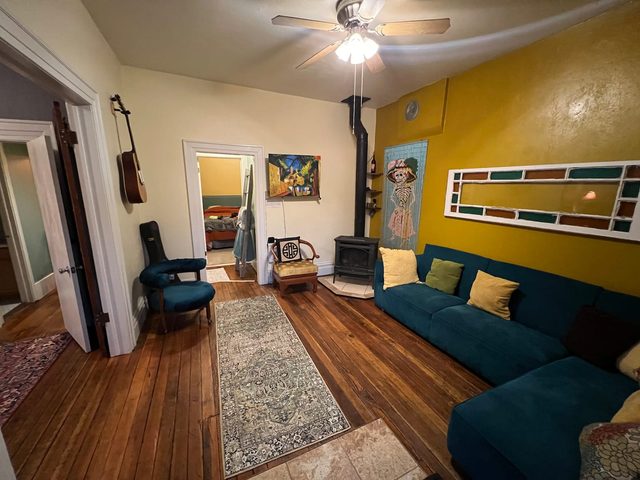 La Casita Colorada, 1/2 block to river (STR#865)