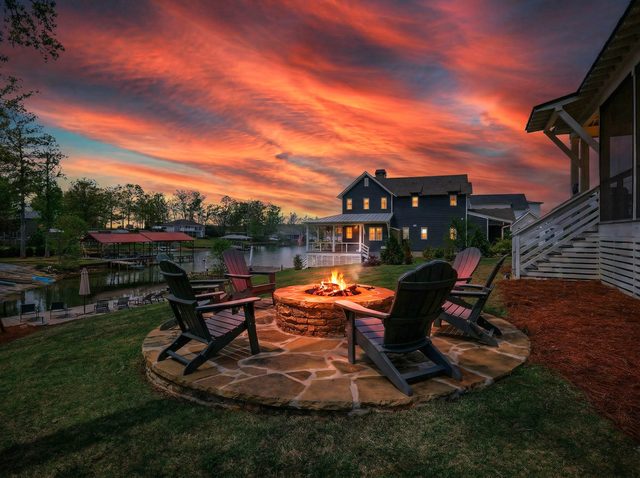 Lakefront Retreat w/Dock | Sleeps 14 | Family Fun!