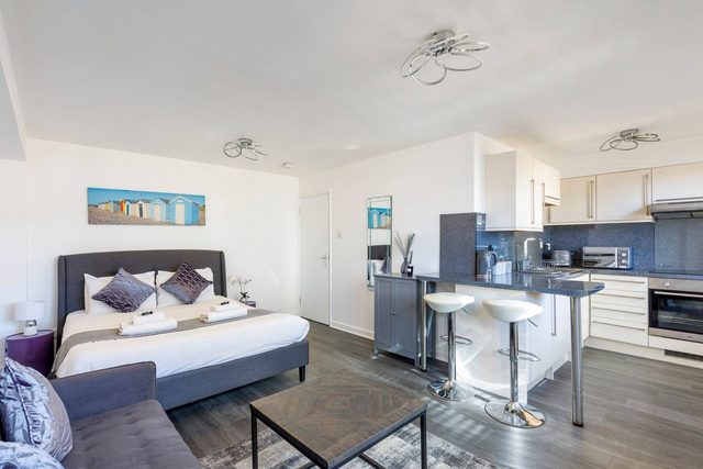 Fabulous studio in centre of St James Street