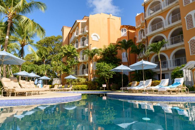 Tropical Paradise, Beachfront & Resort Pool