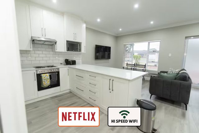 9 on Oak luxury One Bedroom