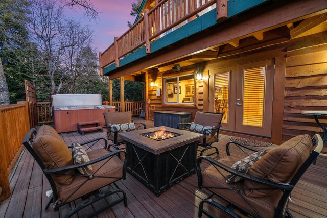 Big Bear Luxury Cabin for Families, Spa, Game Room