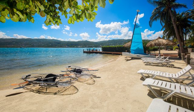 A Beach Villa in Montego Bay, Beachfront, Sea Kayaks, Tennis court, Full Staff-4