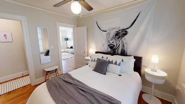 Stroll to Cafes & Grocer w/ King Bed
