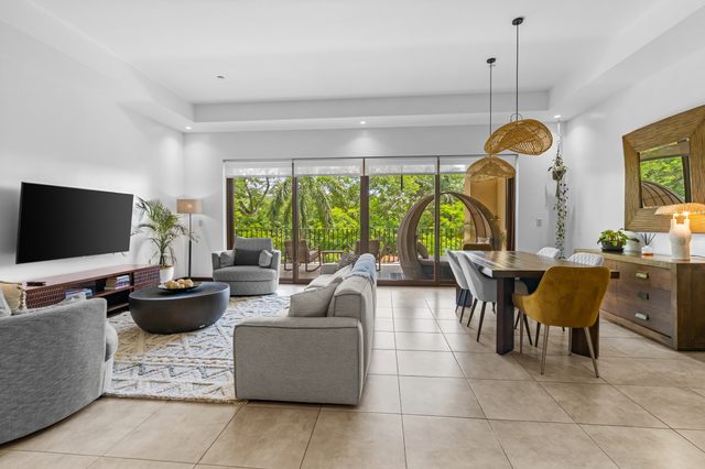 Spacious 3 Bedroom Condo - Walk to the Beach