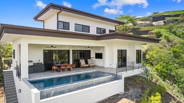 New Build - Valley Views - 30 Minutes from LIR