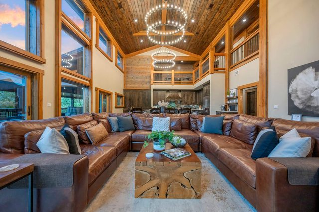 Broken Branch Lodge, Panoramic Views Sleeps 20-23