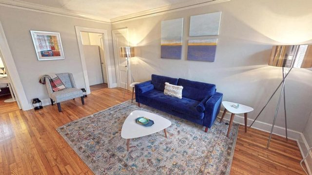 Charming 2 Bd: King and Queen & Walk to Frenchies