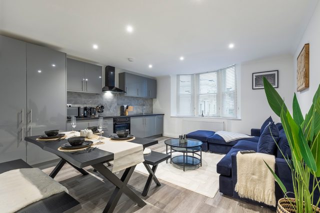 Stone Street | Modern 3-Bed for Groups & Families