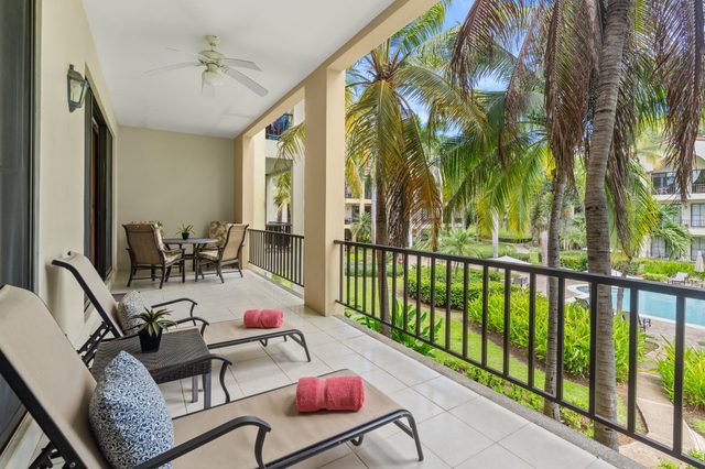 Great Location - Gated Community - Pool Views
