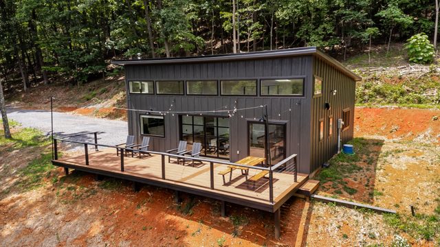 "Glass & Pine" Home close to Bold Rock &Vineyards