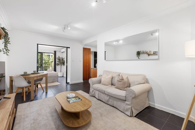 CBD Edge 1BR on Mounts Bay Road