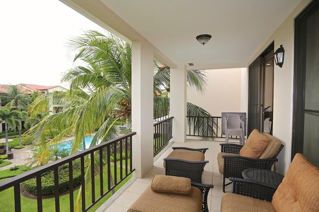 Resort-Style Condo - 4 Pools & Beach Club Access