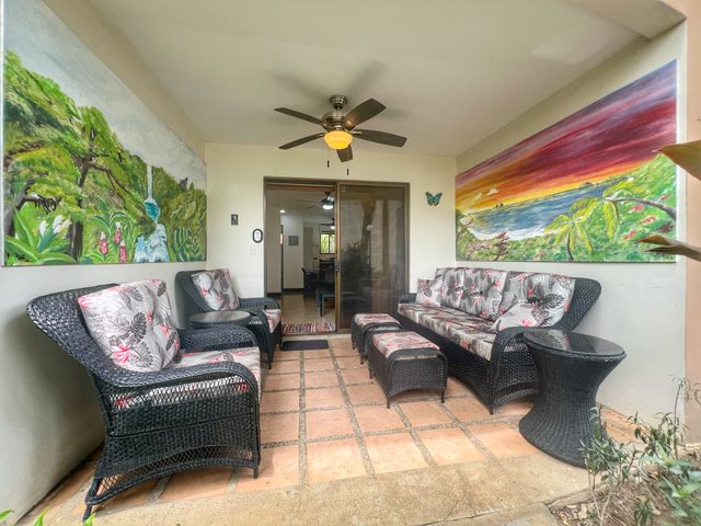 Ground Floor Condo - Walk to Beach/Restaurants