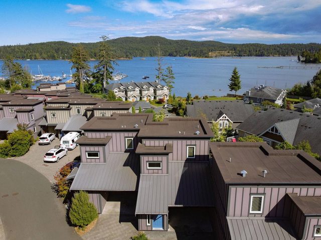 2 Bedroom Townhouse in Sooke, BC, Ocean View — Sooke, British Columbia