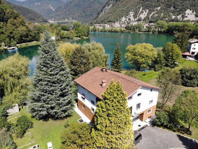 Vila Labod, unique villa at the lake. 