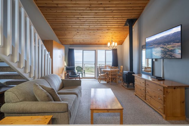 222 Upper Beach View Suite, Shorewater Resort — Qualicum Beach, British Columbia