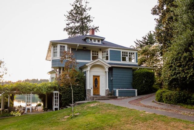 Spring and summer at this waterfront estate! — Lakebay, WA