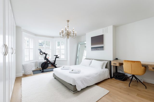 Spacious 2 bedroom apartment with beautiful garde
