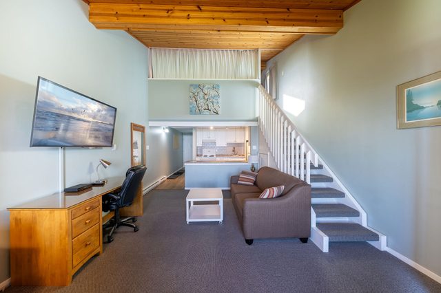 206 Upper Beach View Suite, Shorewater Resort — Qualicum Beach, British Columbia