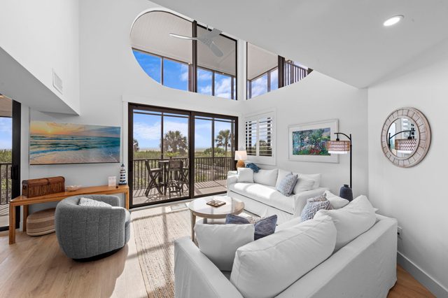 Gulf-Front Water Views: Garage + Beach Gear
