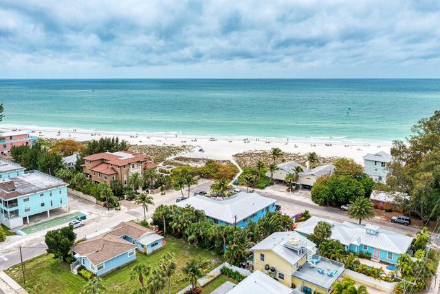 Lovely Beach View Condo on Anna Maria Island