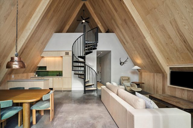 Cabin 2 — Ledbetter, TX