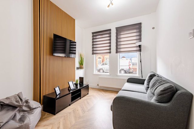 Modern 2BR | Free Parking | Walk to City