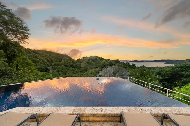 Hillside Home - Sweeping Views - Two Level Pool