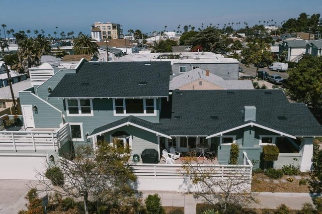 Beautiful renovated beach home in cute locale!