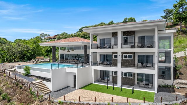 6 Suites - Gated - Vacation Planning Included!