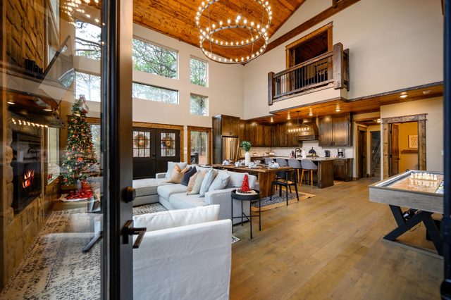 The Lookout: Pool, Pond, EV Outlet, Pet Friendly