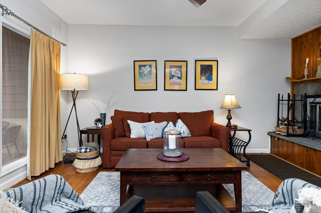 condo at Wintergreen walk to slope, pool access