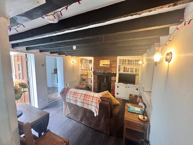 Alma Cottage - 17th Century Flint Cottage — Ramsgate, England
