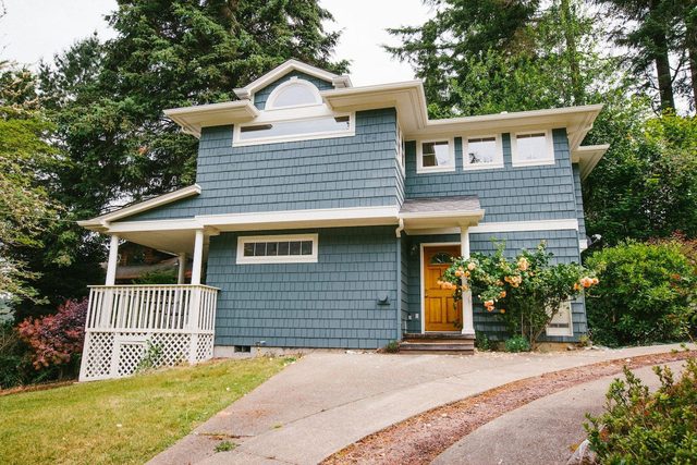 Spring and summer are 😍 at this romantic home!
