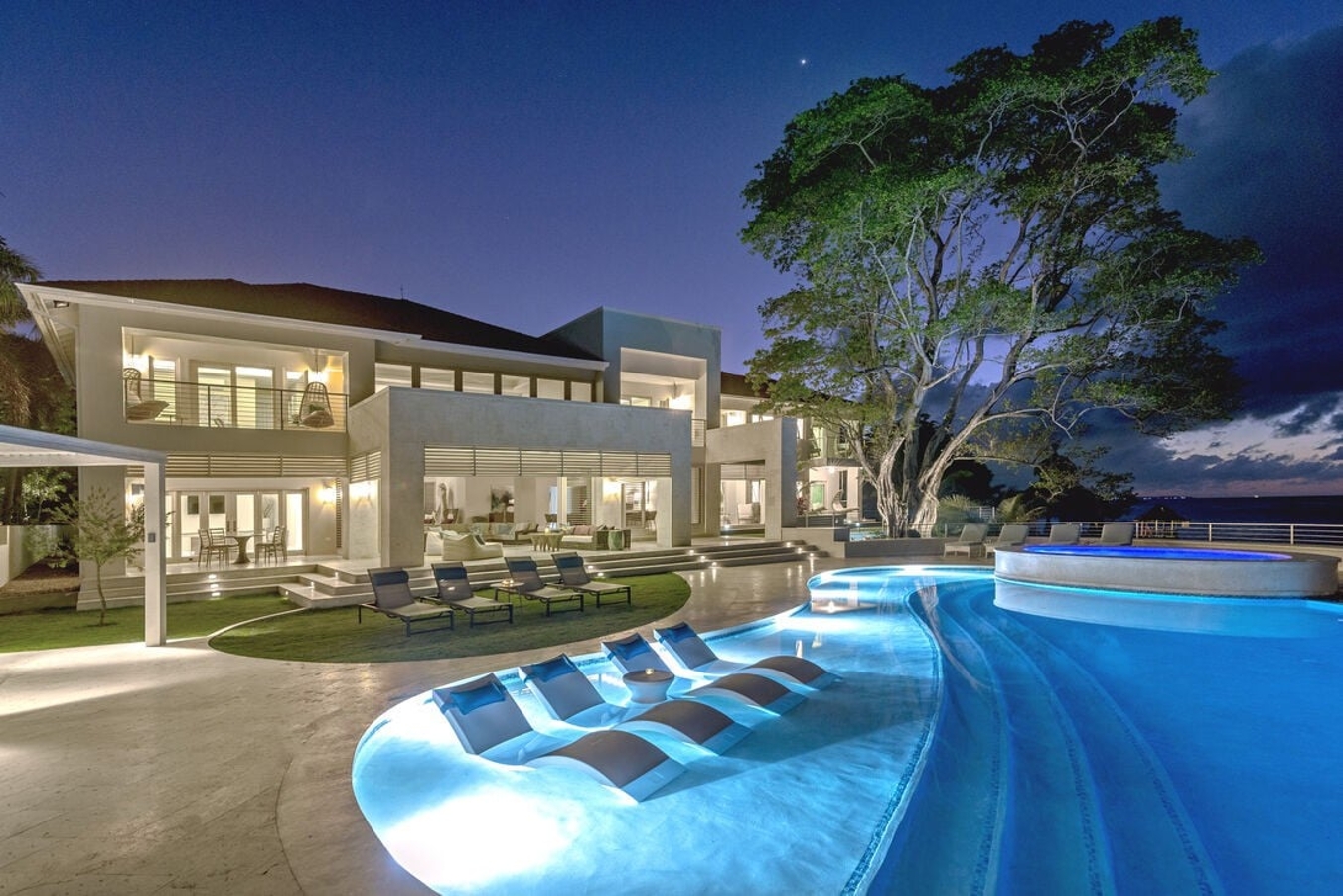 Buttonwood 9-Waterfront Luxury! Fully Staffed-Tennis- Modern Luxury! 