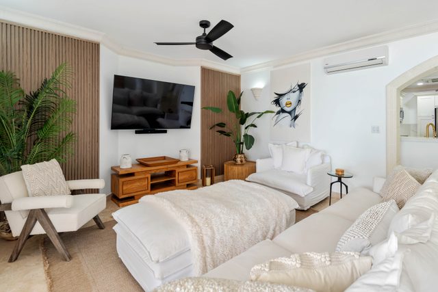 Stunning Sea Views, Pool, & Beach Access