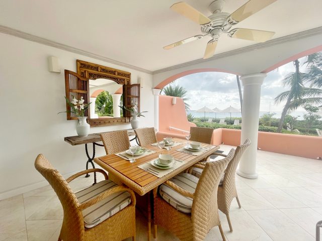 2-Bed Ground Floor Apt with Pool Access