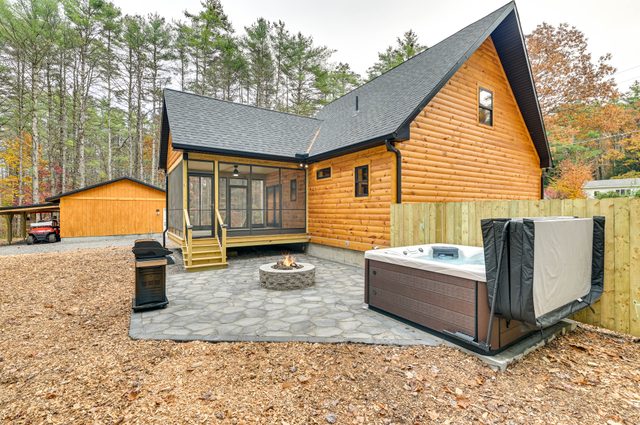 Camp Karahkwa- Private Hot Tub & Lake Access