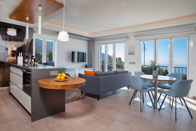 Luxury sea view apartment & pool