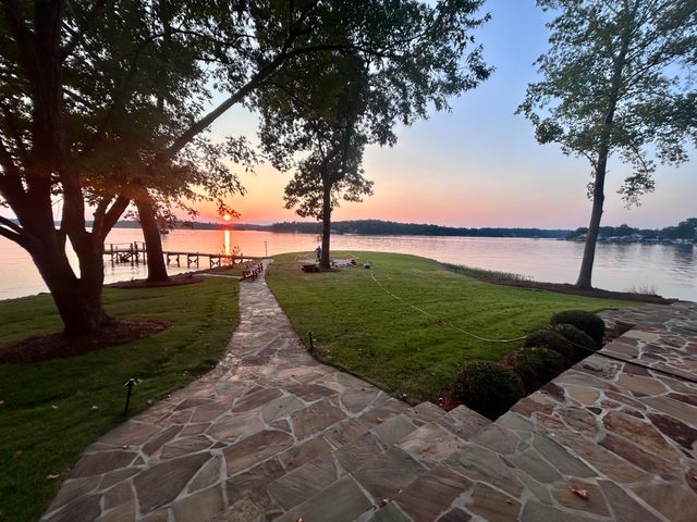 Lakefront + Beach + Dock | Sleeps 16+