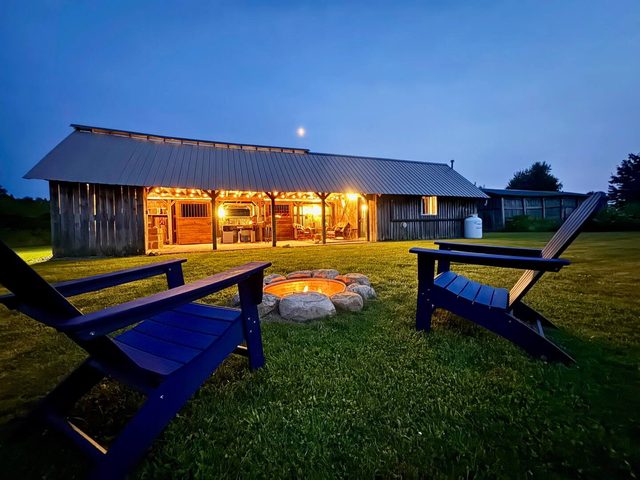 Romantic Meadow Cabin in FLX Wine Country