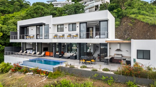 4 King Suites | Heated Pool & Oceanview Terraces
