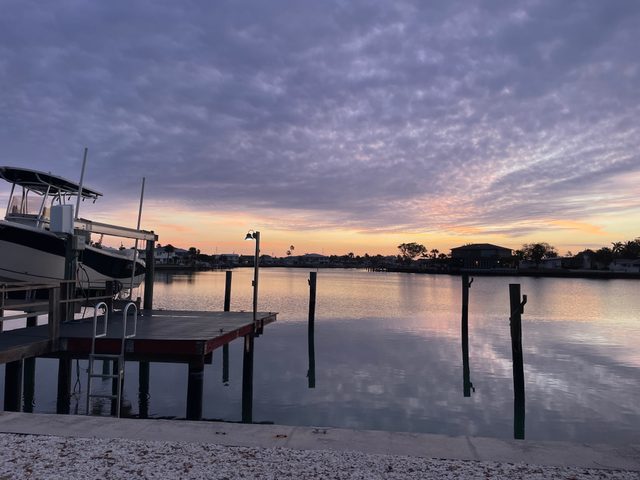 Waterfront w/Dock, 3 min walk to beach!  — Indian Rocks Beach, FL