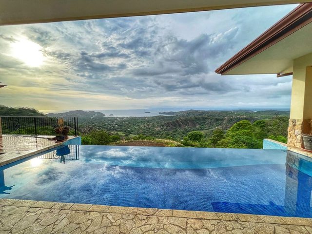 3-Bedroom Home - Vast Ocean View - Infinity Pool
