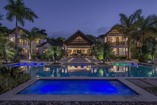 Canoe Cove 7-Ultimate luxury, beachfront, fully staffed, tennis, kayaks,gym