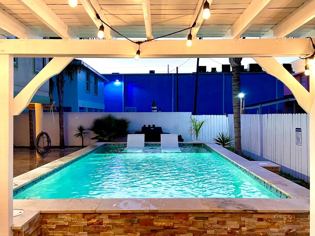 Pelican House-Private Pool & Hot Tub Sleeps 16