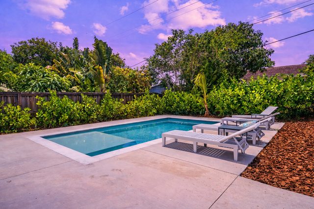 Charming Pool, Near DT + Beach Adventures